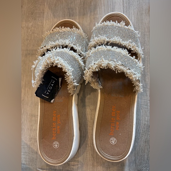 Bernie Mev - Picture 1 of 3